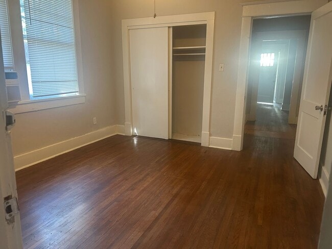 Foto del edificio - 2124 Maple St