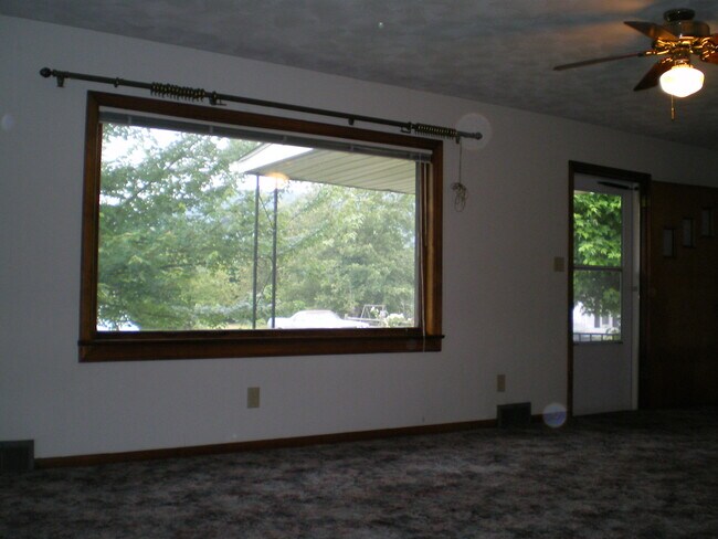Building Photo - 1291 Brown Ave