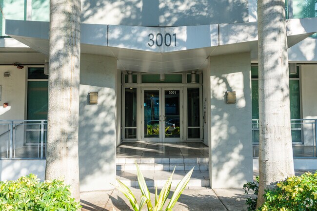 3001-3021 SW 27th Ave entrada - South 27 Lofts