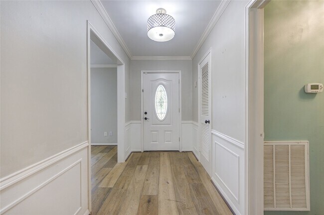 Foto del edificio - 5019 Oak Forest Dr