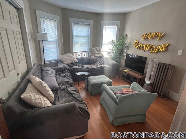 Foto del edificio - 248 Powder House Blvd