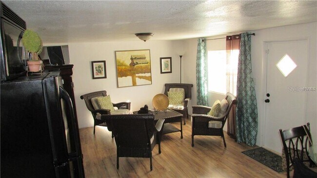 Foto del edificio - 196 W Jackson St