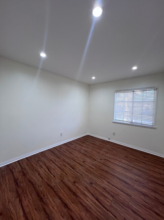 Building Photo - 1117 Clarion Dr