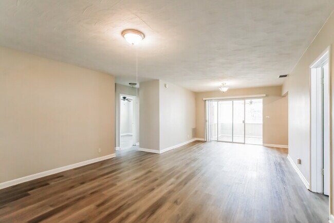 Foto del edificio - 6780 Pershing St