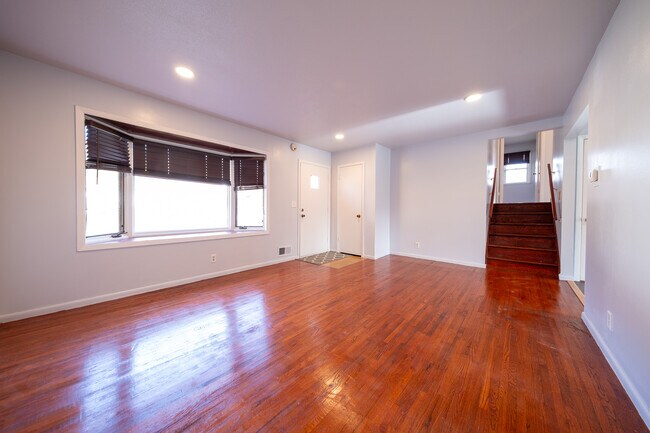 Foto del edificio - 445 Walnut Ln