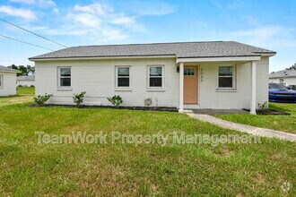 Building Photo - 3033 Azalea Dr