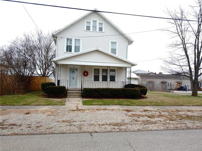 Building Photo - 104 1st St