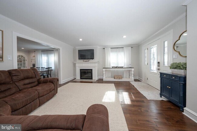 Foto del edificio - 227 E Hathaway Ln