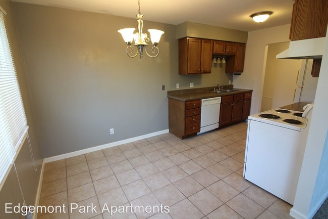 Building Photo - 3419-3421 Kingswood Pl