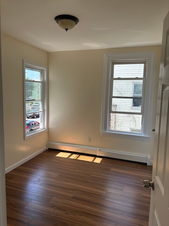 Foto del edificio - 219 Newfield Ave