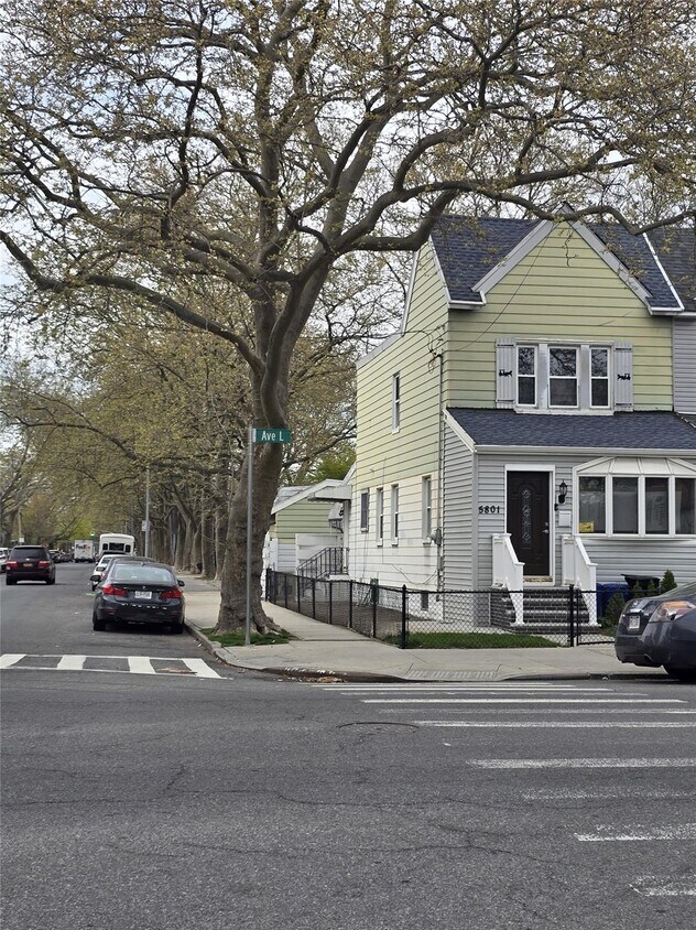 Foto principal - 5801 Avenue L