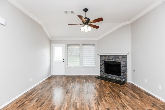 Building Photo - 1300 Maple Terrace Dr