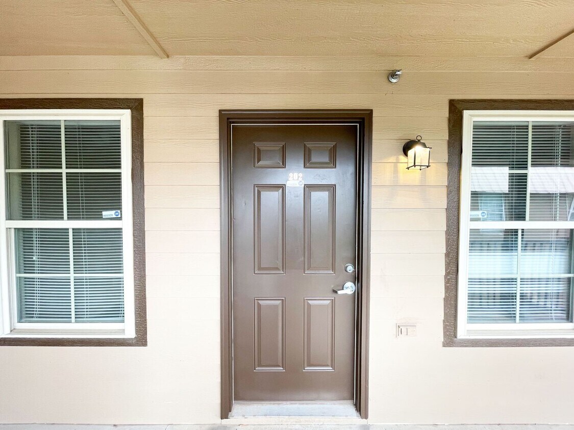 Foto principal - 2442 NW 39th St