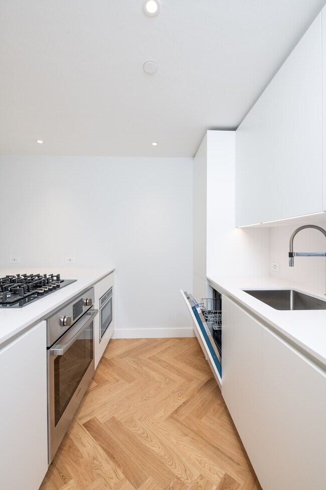 Foto del edificio - 32 Commonwealth Ave