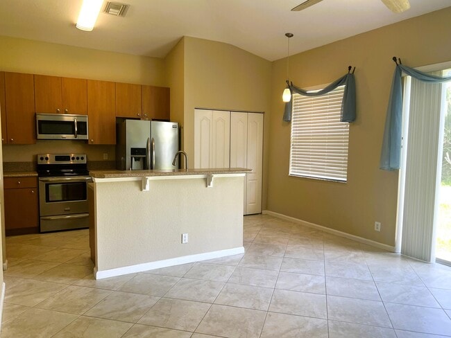 Foto del edificio - 6120 Spring Lake Terrace