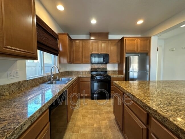 Building Photo - 1242 English Oak Way