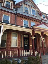 Building Photo - 802 N Van Buren St