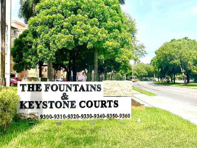 Building Photo - 9310 Fontainebleau Blvd