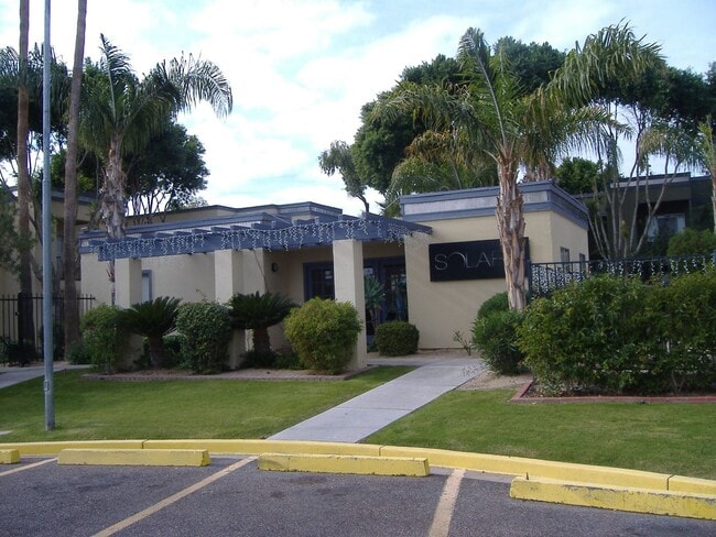 Foto del edificio - Melrose District 2 Bed Condo - Half Off First and Second Month