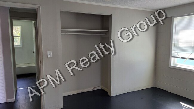 Building Photo - Renovated two bedroom near Harden Street