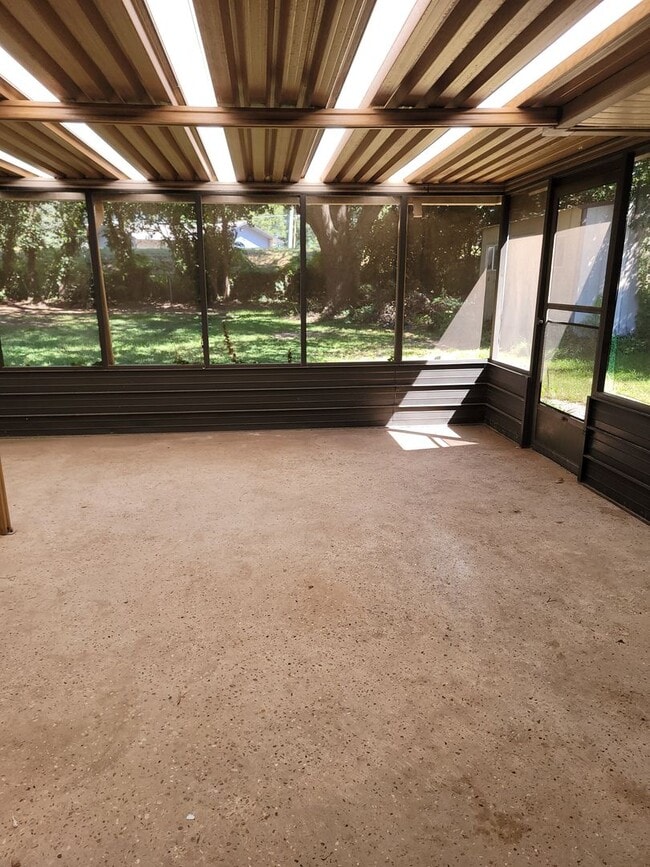 Building Photo - $300 Off 1st Month Special