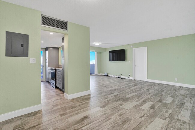 Building Photo - 2841 N Ocean Blvd