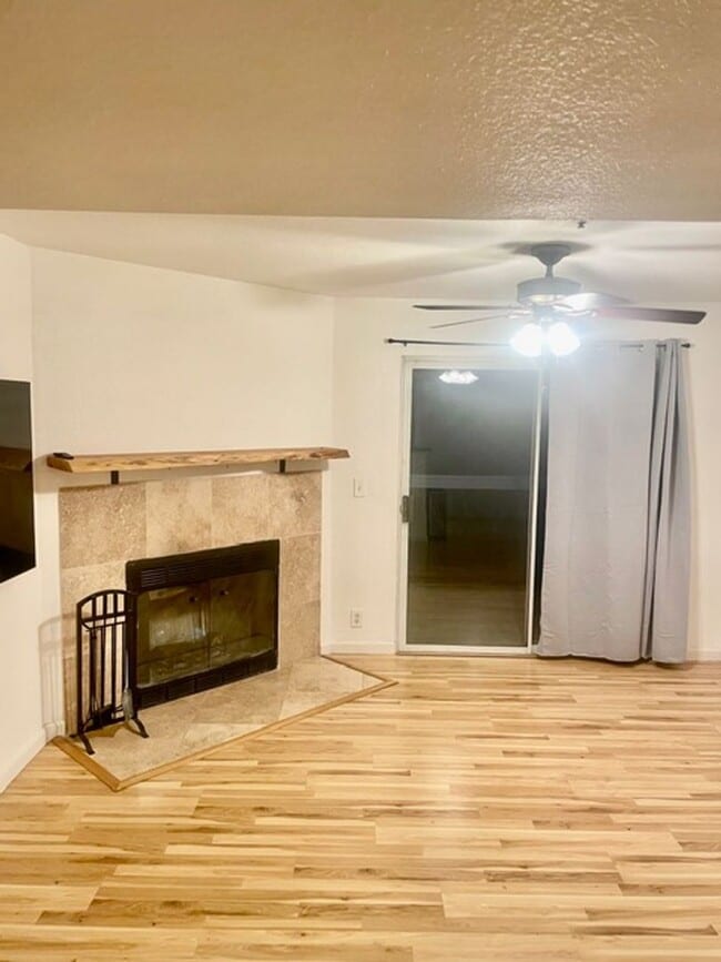 Foto del edificio - Fabulous Updated and Spacious 2 bd 2 bath Condo in superb area in Concord!