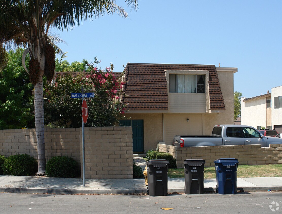 Foto del edificio - 16481 Waterway Cir