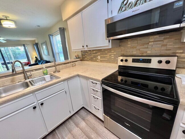 Building Photo - 607 Waterway Village Blvd