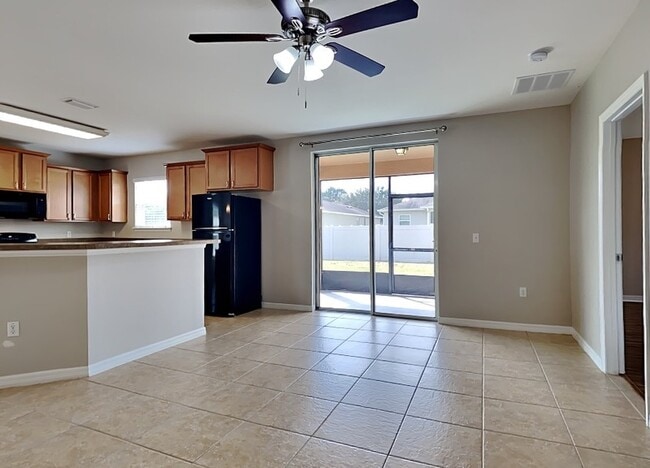 Building Photo - 6925 Glenbrook Dr