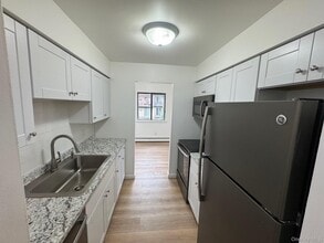 Building Photo - 1002 Cherry Hill Dr