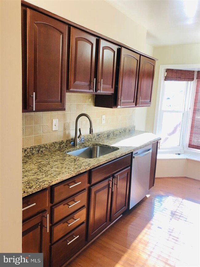 Building Photo - 5745 Oakshore Ct