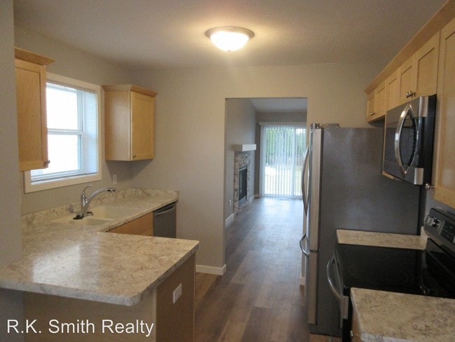 Building Photo - 4620-4622 Woodgate Dr