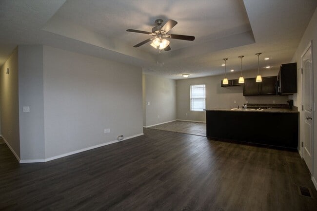 Building Photo - 3 Bedroom 2 Bathroom Home