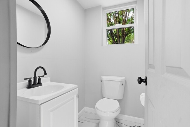 Building Photo - 905 McCandless Ave