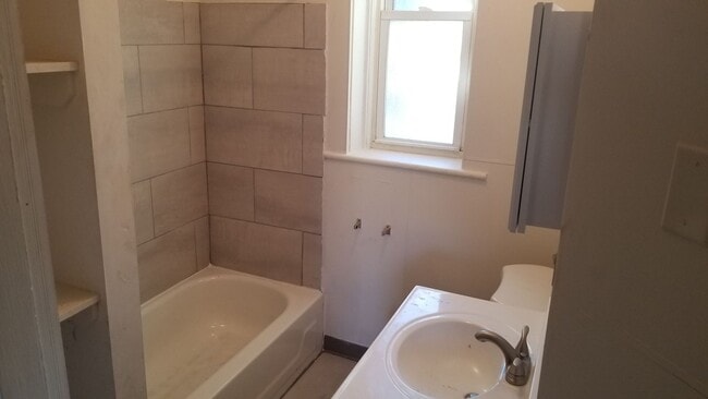 Building Photo - Fabulous Fully Remodeled 5 Bedroom House
