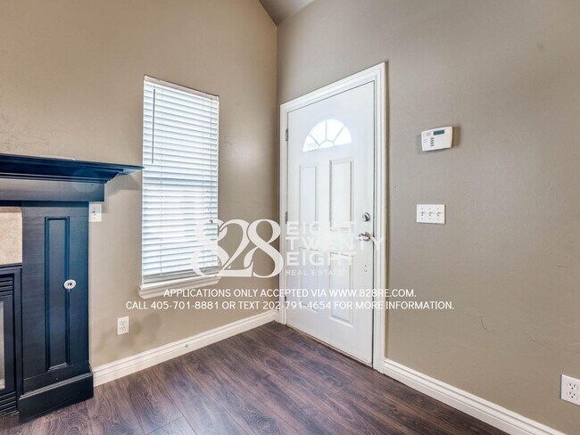 Foto del edificio - NEW TO THE MARKET!  Spacious 4 Bed/2 Bath Near very Close to Campus!!