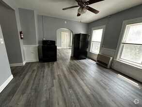 Building Photo - 548 Cartier St