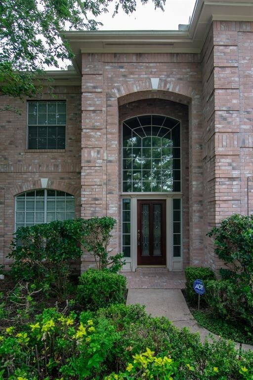 Building Photo - 210 Glenridge Forest