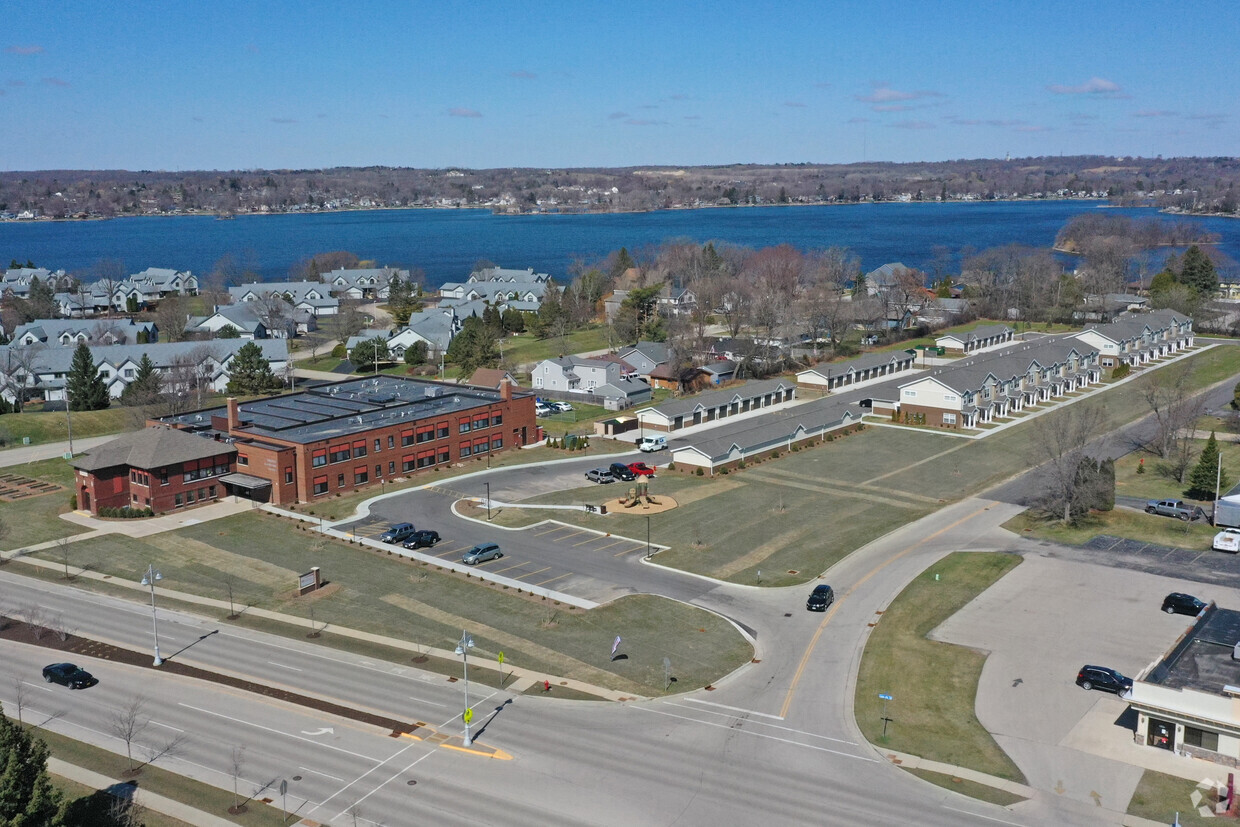 Foto del edificio - Muskego School Apartments