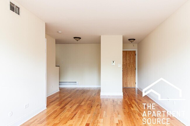 Foto del edificio - 555 W Arlington Pl