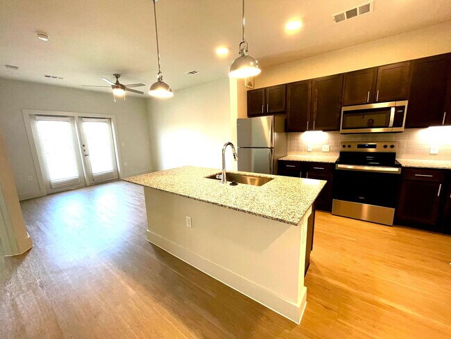 Foto del edificio - 350 Star Ranch Blvd