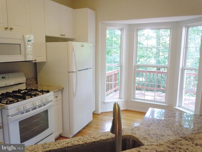 Building Photo - 15465 Port Washington Ct