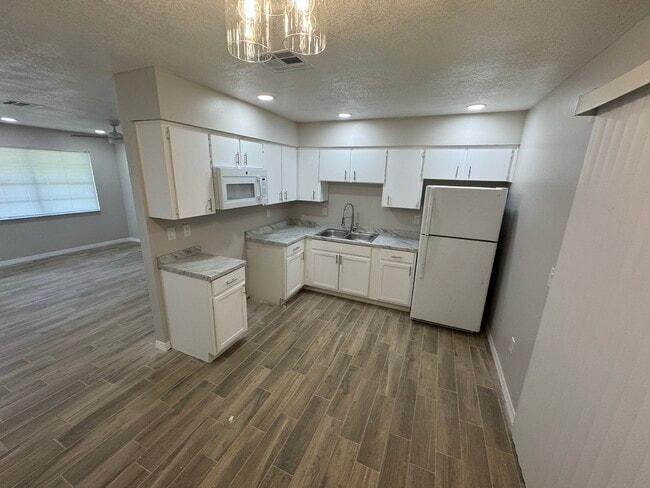 Building Photo - 21512 Campbell Dr