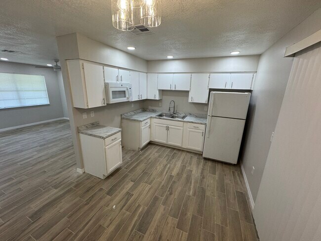 Foto del edificio - 21512 Campbell Dr