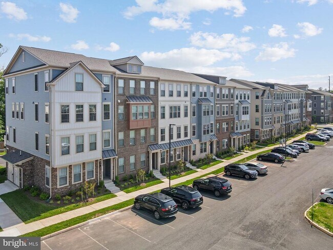 Building Photo - 819 Ambrose Ln