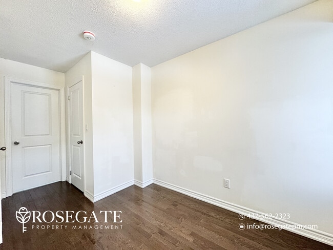Photo du bâtiment - Cozy 1-Bedroom Apartment in Ajax