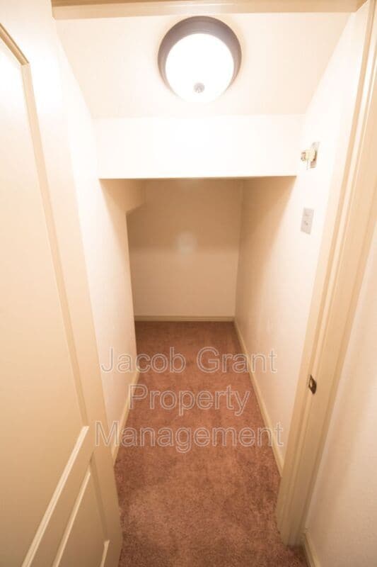 Building Photo - 454 E Center St