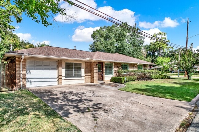 Building Photo - 2003 Viking Dr