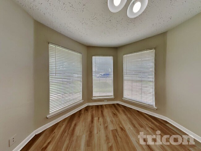 Foto del edificio - 2013 Greenwood Dr